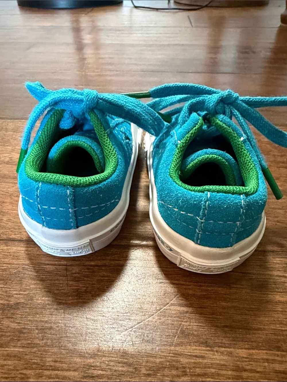 Converse Turquoise/Green One Star 2V OX Suede Sneakers, size 2